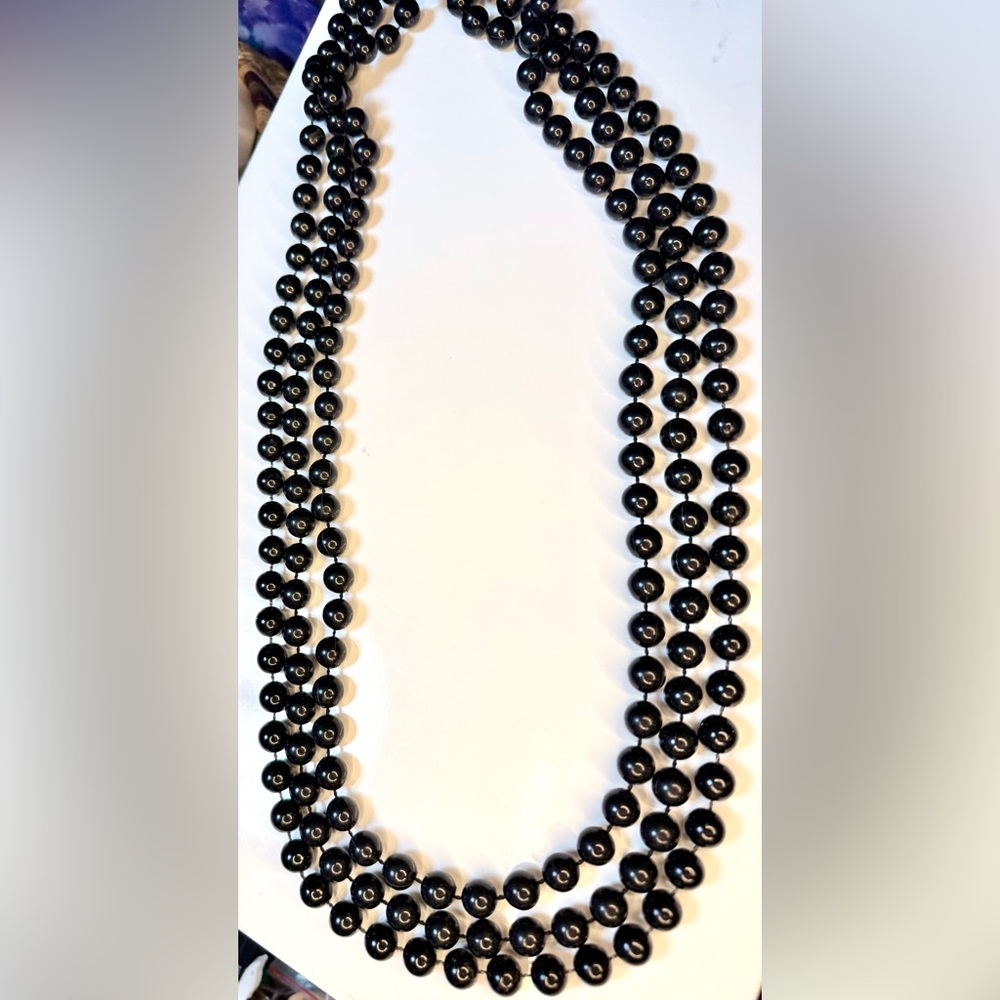 🧚🏻♀️ 3 Black Beaded Necklaces 30” - Picture 4 of 6